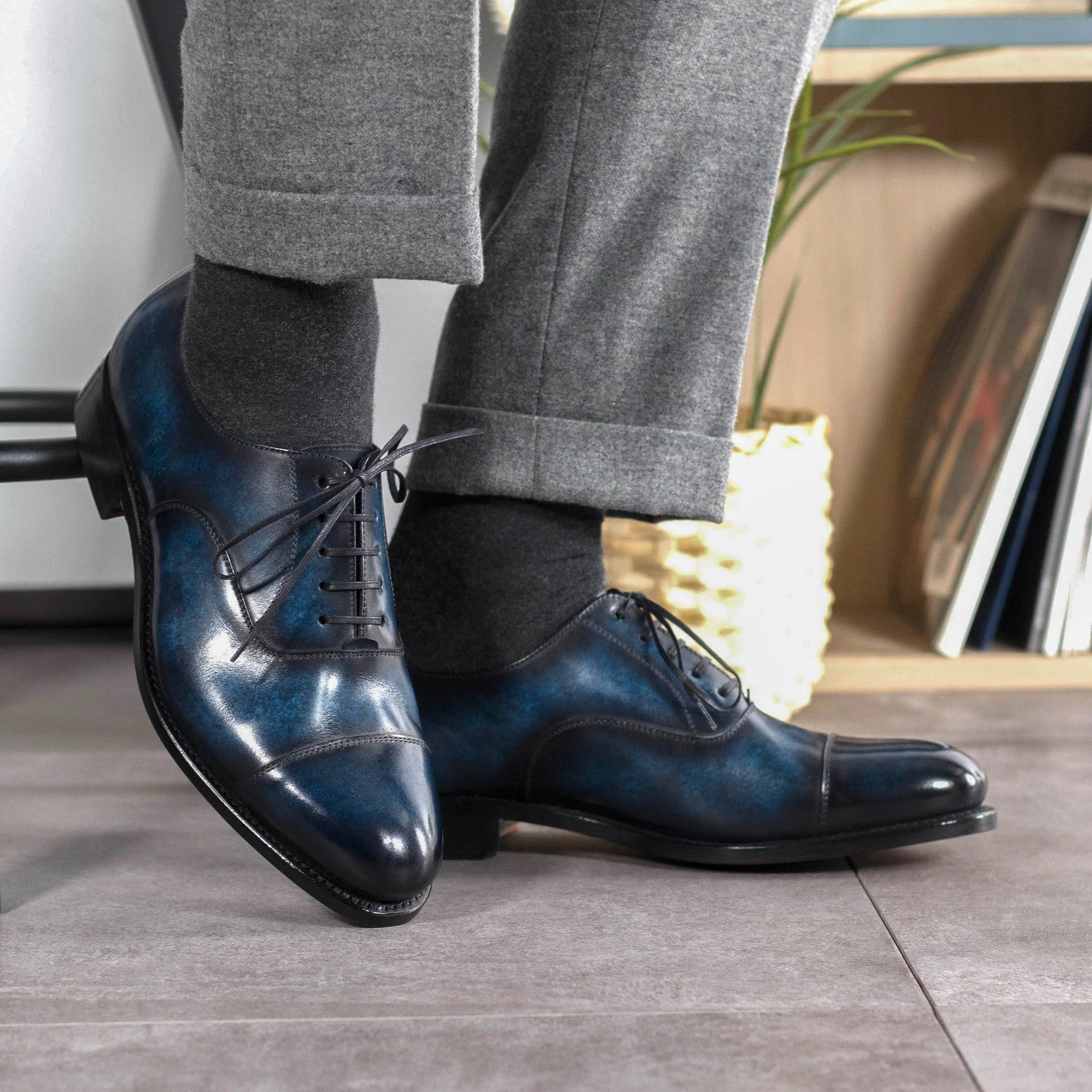 Vanguard Patina Oxford shoes II in blue leather, Goodyear welt back view